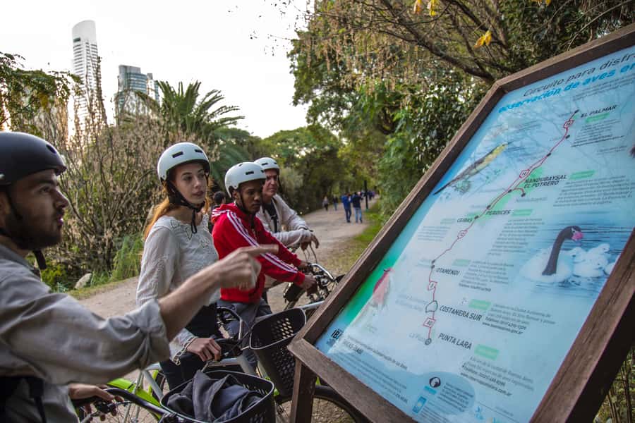 Buenos Aires: Full Day Bike Tour with Lunch - La Boca and Caminito: color, football, and why the photos are worth it