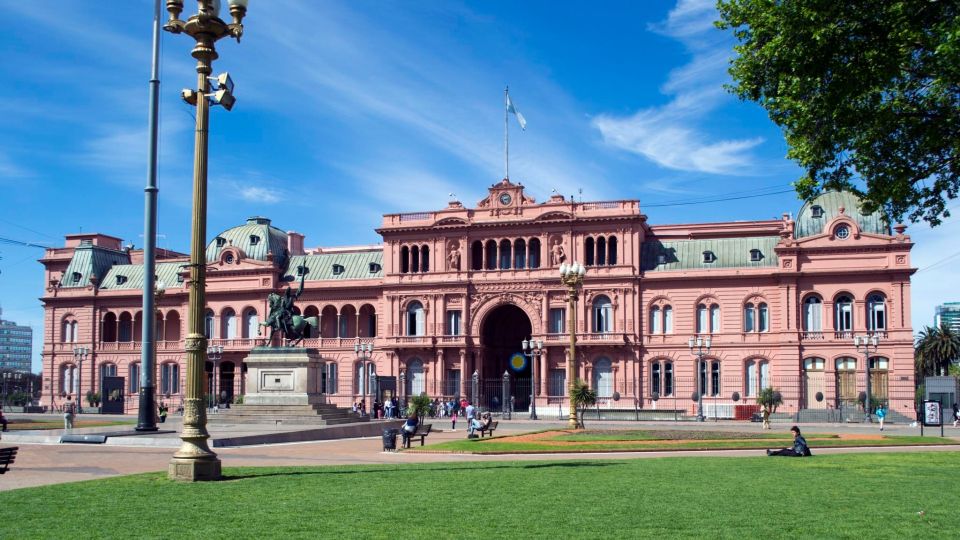 Buenos Aires: Half-Day Sightseeing Tour with 2 Stops - Recoleta stop (Platinum option): the upscale shift and the cemetery landmark area