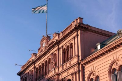 Buenos Aires: Historic Buenos Aires Landmarks & Icons Tour - Casa Rosada and Plaza de Mayo: more than a postcard
