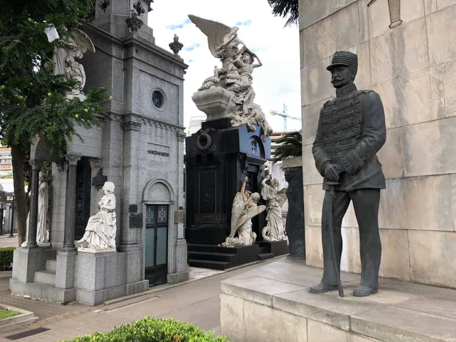 Buenos Aires: La Recoleta Cemetery Guided Tour in English - Who This Tour Suits Best (and Who Might Not)
