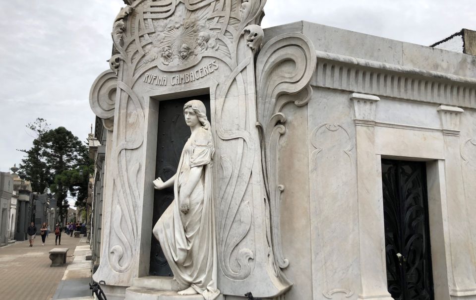 Buenos Aires: La Recoleta Cemetery Guided Tour in English - Presidents, Society, and Why Families Built This Way