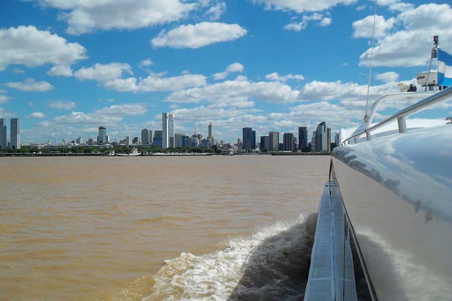 Buenos Aires: Navigation from Pto. Madero to La Boca - Getting on board at Sturla Viajes and choosing your side of town