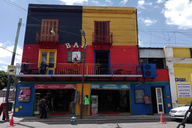 Buenos Aires Premium City Tour - The route lesson: how the neighborhoods tell one story