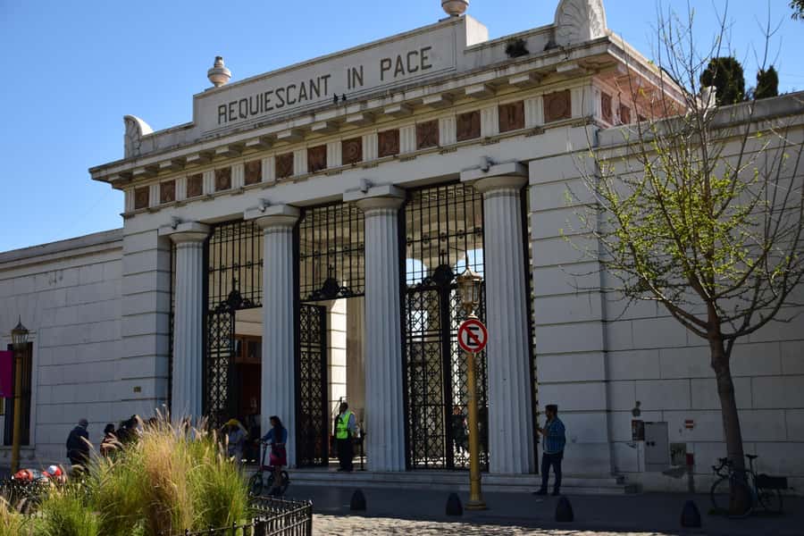 Buenos Aires: Private City Tour by Car with Hotel or Pickup - Plaza de Mayo and Casa Rosada: fast orientation with real context