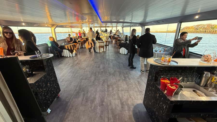 Buenos Aires: Puerto Madero Sunset Cruise with Open Bar - Two boarding options: the dock hour vs direct departure