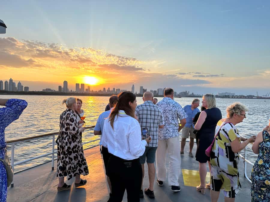 Buenos Aires: Puerto Madero Sunset Cruise with Open Bar - Practical stuff that affects your comfort: seats, crowding, and what you bring