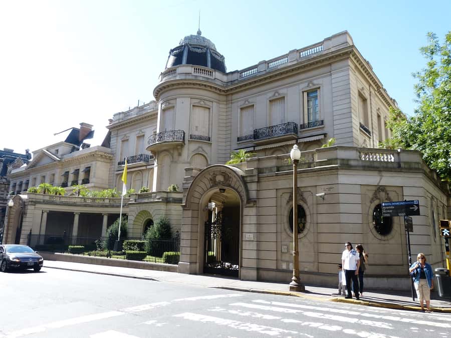 Buenos Aires: Recoleta Neighborhood Walking Tour - Floralis Genérica: sculpture you can’t ignore
