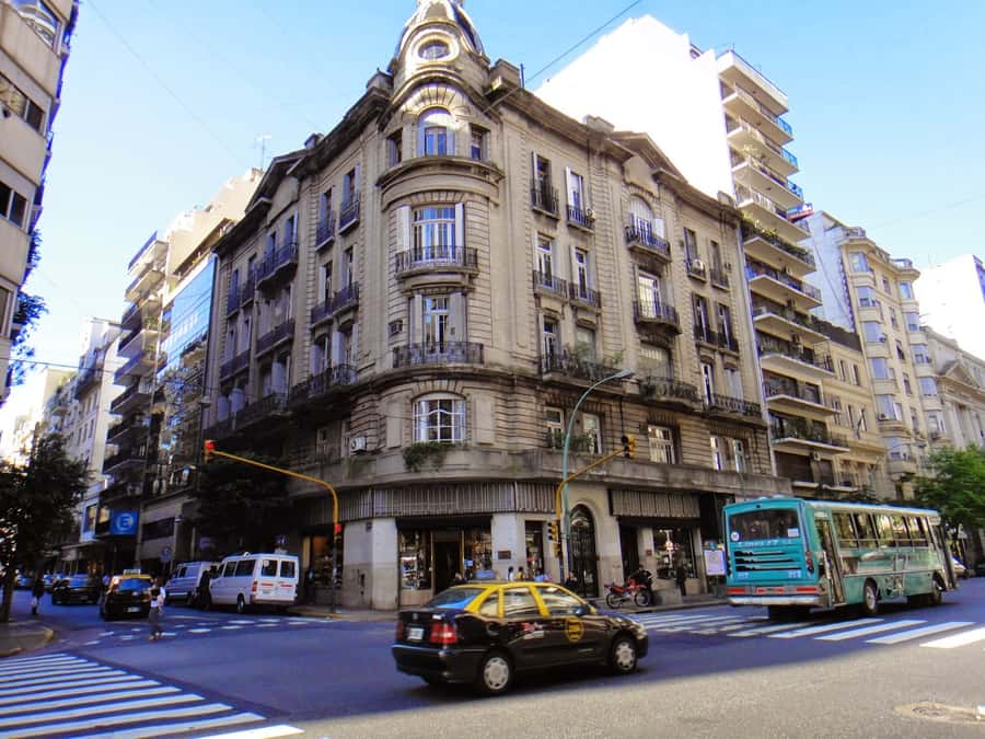 Buenos Aires: Recoleta Neighborhood Walking Tour - Museum breaks: quick art checks with a guided lens