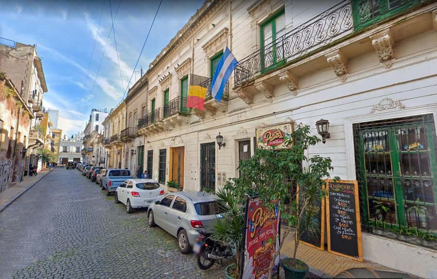 Buenos Aires: San Telmo and Market Guided Walking Tour - From immigration to modern Buenos Aires: how the guide ties it together
