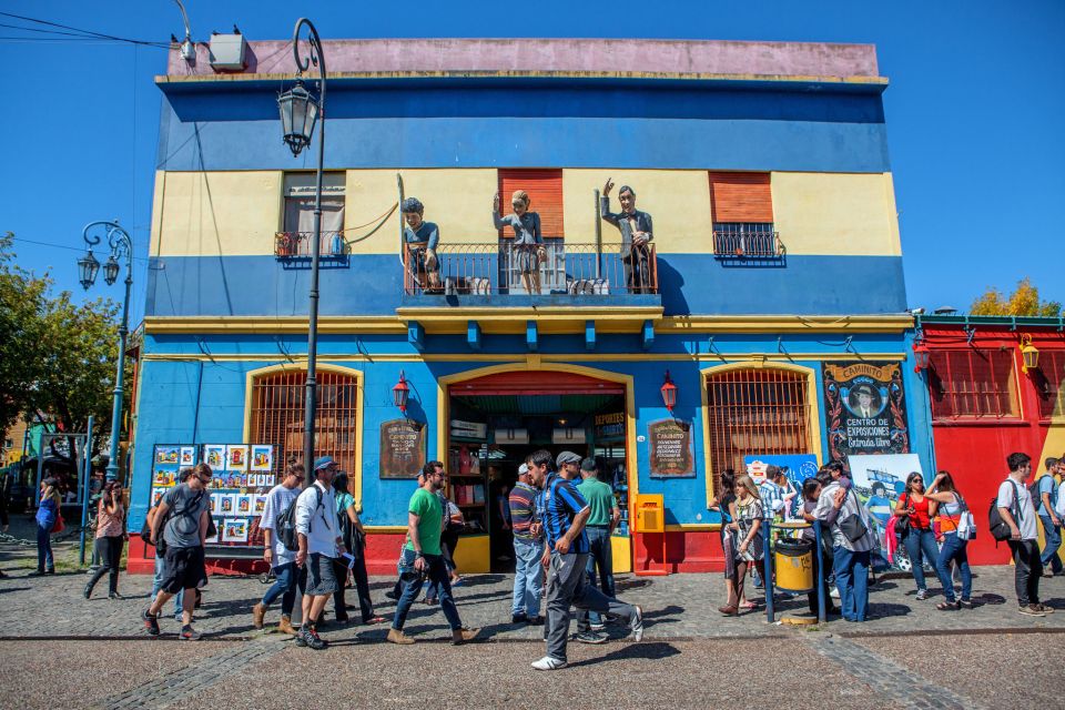 Classic City Tour of Buenos Aires: Neighborhoods and Emblems - Making the photo stops count: Plaza de Mayo and Caminito