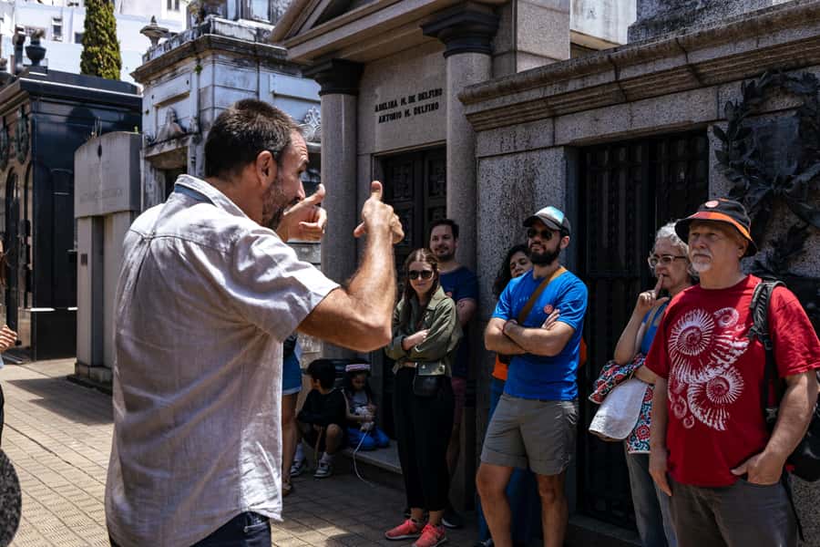 Recoleta Cemetery - Small Group Tour of History & Secrets - Meeting Plazoleta Chabuca Granda and Finding Your Guide