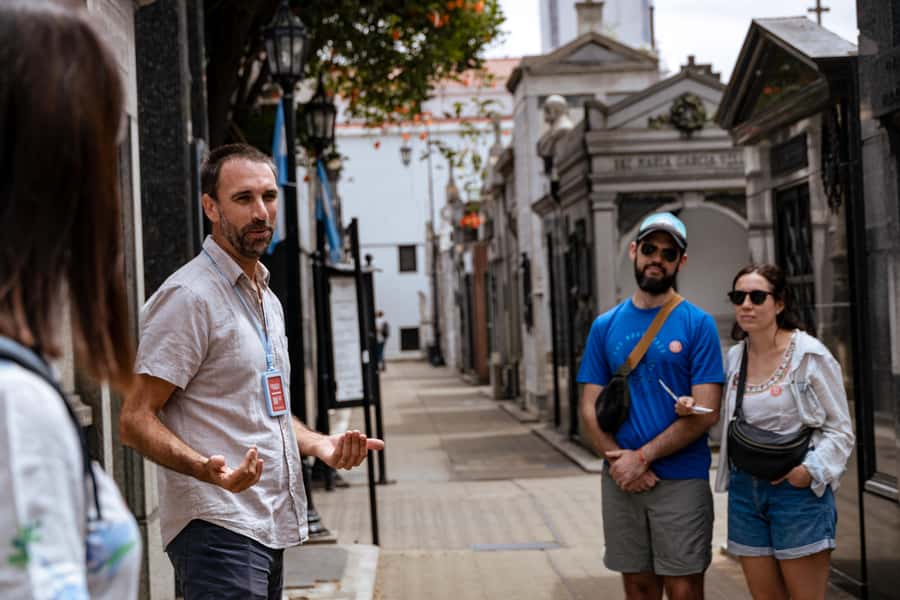 Recoleta Cemetery - Small Group Tour of History & Secrets - Pacing and Weather: How the 150 Minutes Fits Together