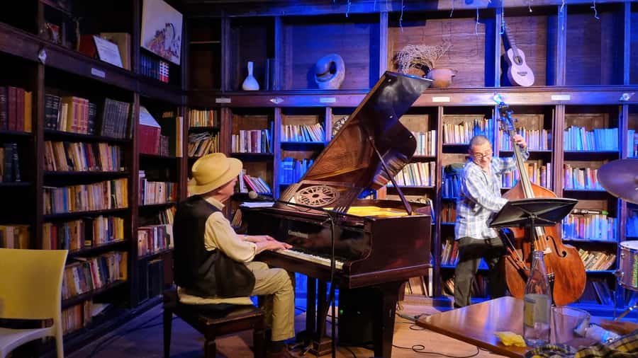 Recoleta Walking Tour and Live Jazz Show - Iglesia del Pilar and the way Recoleta got its character