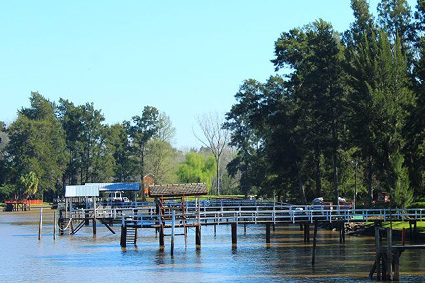 Tigre: River Delta Panoramic Boat Tour - Choosing your spot on board: top views versus better listening